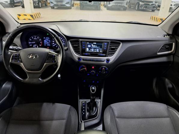 Hyundai Solaris II с пробегом 2017 года, цена 900 000 рублей, 239885 км, седан, Автокод Объявления