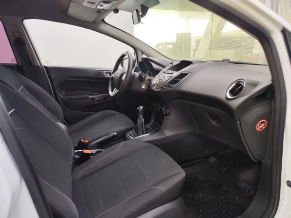 Ford Fiesta Mk6 Рестайлинг с пробегом 2015 года, цена 580 000 рублей, 195180 км, седан, Автокод Объявления
