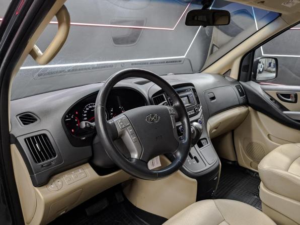 Hyundai H-1 II Рестайлинг с пробегом 2017 года, цена 2 990 000 рублей, 89919 км, минивэн, Автокод Объявления