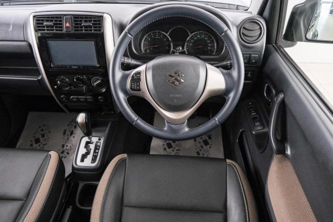 Suzuki Jimny III Рестайлинг 2 с пробегом 2016 года, цена 1 329 000 рублей, 102594 км, внедорожник, Автокод Объявления