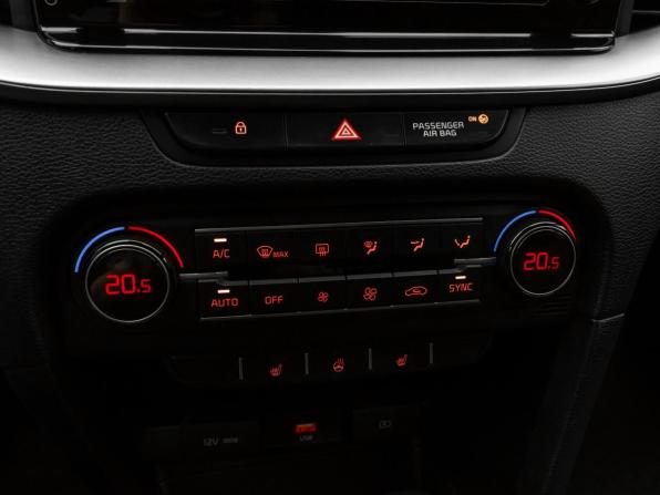 Kia Ceed III Рестайлинг с пробегом 2022 года, цена 2 320 000 рублей, 66782 км, универсал, Автокод Объявления