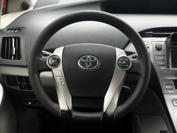 Toyota Prius III Рестайлинг (XW30) с пробегом 2013 года, цена 1 064 000 рублей, 160516 км, лифтбек, Автокод Объявления