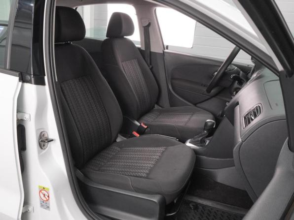 Volkswagen Polo V Рестайлинг с пробегом 2019 года, цена 1 325 000 рублей, 129716 км, седан, Автокод Объявления