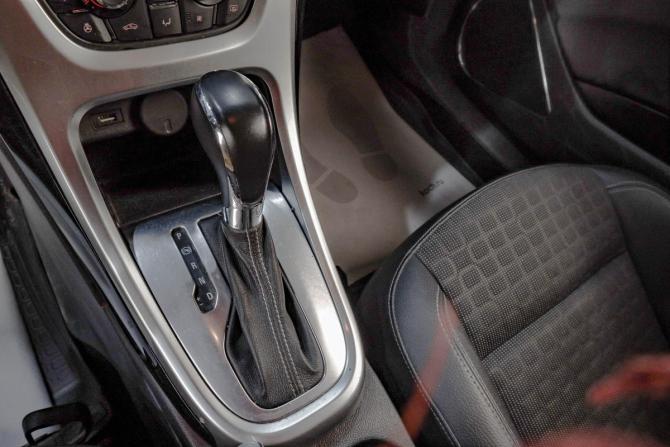 Opel Astra J Рестайлинг с пробегом 2013 года, цена 899 000 рублей, 164564 км, хэтчбек, Автокод Объявления