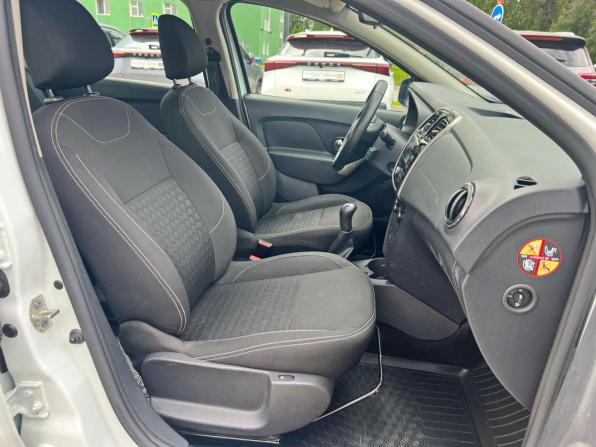 Renault Logan II Рестайлинг с пробегом 2018 года, цена 1 092 300 рублей, 55498 км, седан, Автокод Объявления