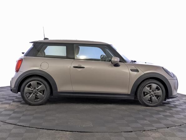 Mini Hatch III (F55/F56) Рестайлинг 2 с пробегом 2021 года, цена 2 335 000 рублей, 78539 км, хэтчбек, Автокод Объявления