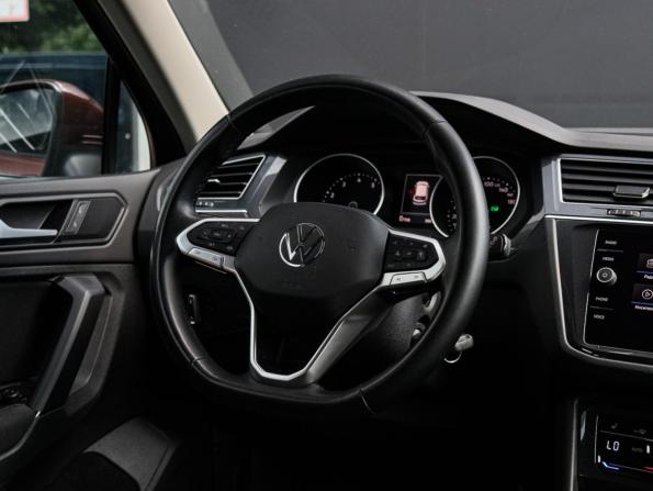Volkswagen Tiguan II Рестайлинг с пробегом 2021 года, цена 2 670 000 рублей, 57706 км, внедорожник, Автокод Объявления