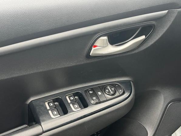 Kia Rio IV Рестайлинг с пробегом 2021 года, цена 1 690 000 рублей, 118980 км, хэтчбек, Автокод Объявления