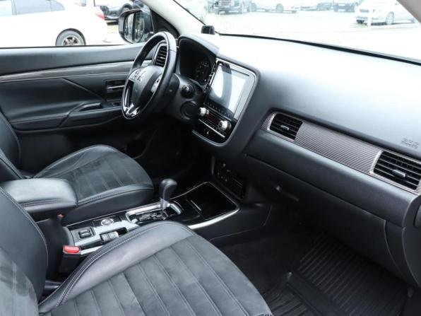 Mitsubishi Outlander III Рестайлинг 3 с пробегом 2021 года, цена 2 400 000 рублей, 128897 км, внедорожник, Автокод Объявления