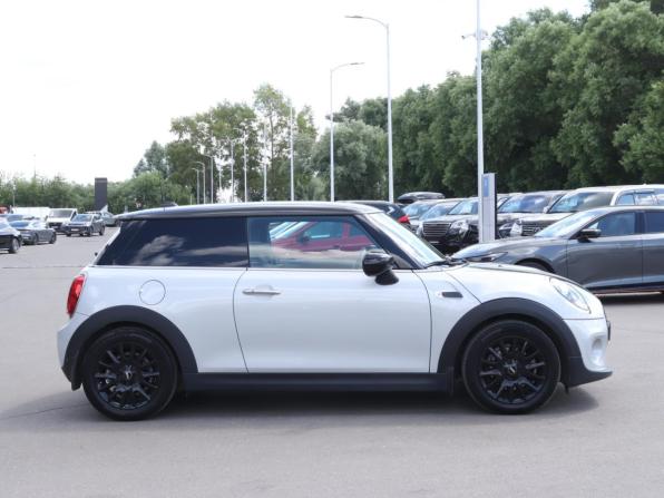 Mini Hatch III (F55/F56) Рестайлинг 2 с пробегом 2021 года, цена 2 670 000 рублей, 36050 км, хэтчбек, Автокод Объявления