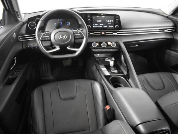 Hyundai Elantra VII (CN7) Рестайлинг с пробегом 2023 года, цена 2 273 300 рублей, 28701 км, седан, Автокод Объявления