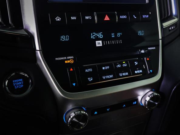 Toyota Land Cruiser 200 Series Рестайлинг 2 с пробегом 2016 года, цена 4 800 000 рублей, 260000 км, внедорожник, Автокод Объявления