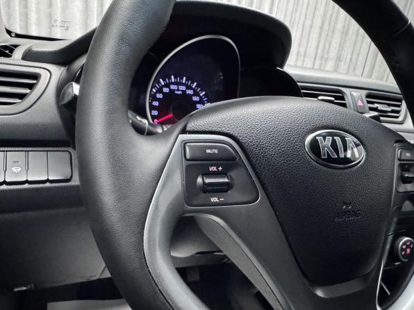 Kia Rio III Рестайлинг с пробегом 2015 года, цена 1 157 000 рублей, 108929 км, хэтчбек, Автокод Объявления