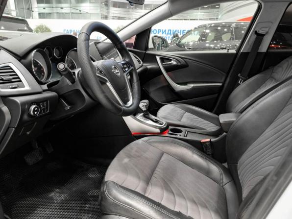 Opel Astra J Рестайлинг с пробегом 2013 года, цена 700 000 рублей, 211105 км, универсал, Автокод Объявления