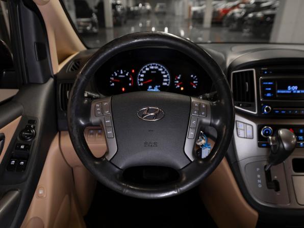 Hyundai H-1 II Рестайлинг 2 с пробегом 2021 года, цена 2 800 000 рублей, 294602 км, минивэн, Автокод Объявления