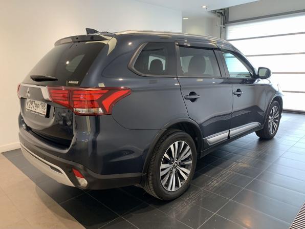 Mitsubishi Outlander III Рестайлинг 3 с пробегом 2021 года, цена 2 679 000 рублей, 56887 км, внедорожник, Автокод Объявления