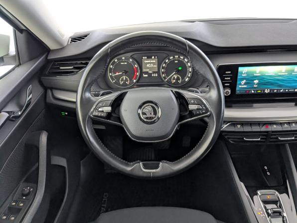 Skoda Octavia IV (A8) с пробегом 2021 года, цена 2 400 000 рублей, 69993 км, лифтбек, Автокод Объявления