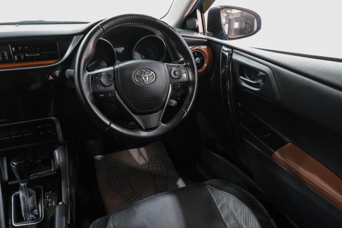 Toyota Auris II Рестайлинг с пробегом 2015 года, цена 1 649 000 рублей, 52700 км, хэтчбек, Автокод Объявления