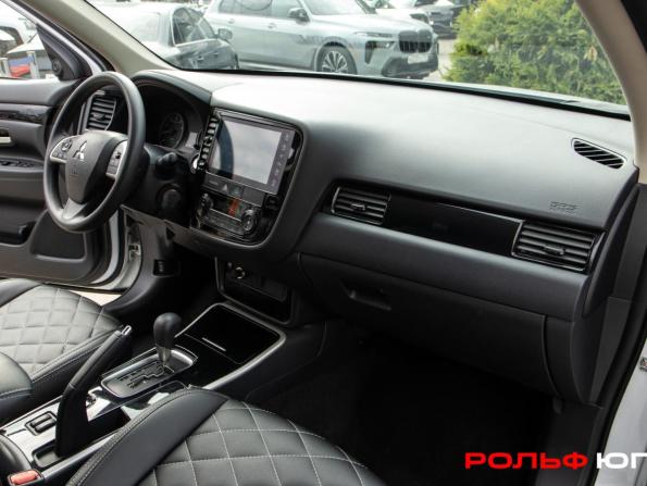 Mitsubishi Outlander III Рестайлинг 3 с пробегом 2022 года, цена 2 388 000 рублей, 24324 км, внедорожник, Автокод Объявления