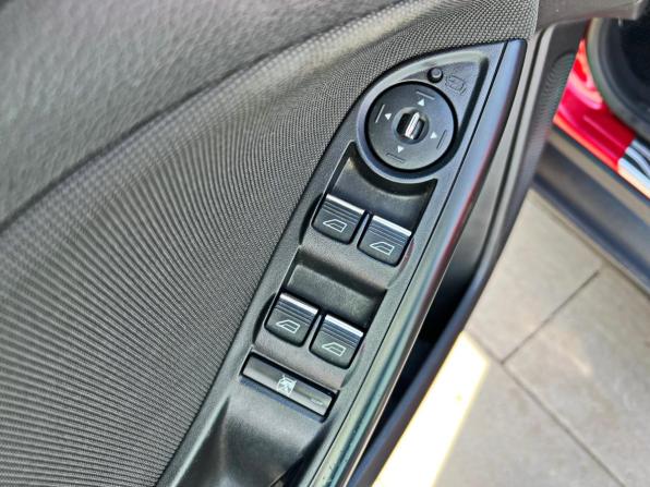 Ford Focus III Рестайлинг с пробегом 2014 года, цена 1 275 000 рублей, 61927 км, хэтчбек, Автокод Объявления