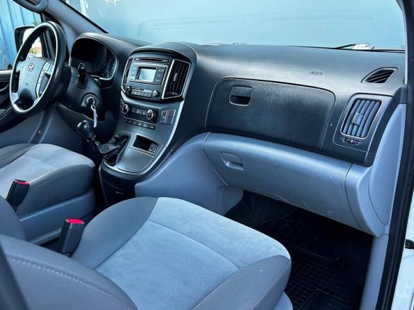 Hyundai H-1 II Рестайлинг с пробегом 2015 года, цена 1 767 600 рублей, 266624 км, минивэн, Автокод Объявления