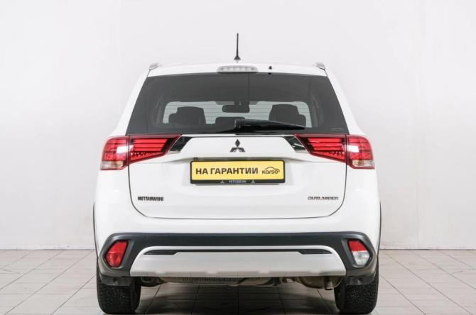 Mitsubishi Outlander III Рестайлинг 2 с пробегом 2015 года, цена 1 999 000 рублей, 286000 км, внедорожник, Автокод Объявления