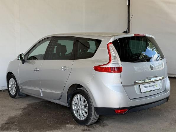 Renault Scenic III Рестайлинг 2 с пробегом 2014 года, цена 1 020 000 рублей, 261800 км, компактвэн, Автокод Объявления