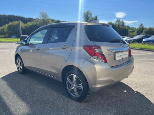 Toyota Vitz III (XP130) Рестайлинг с пробегом 2016 года, цена 925 000 рублей, 111931 км, хэтчбек, Автокод Объявления