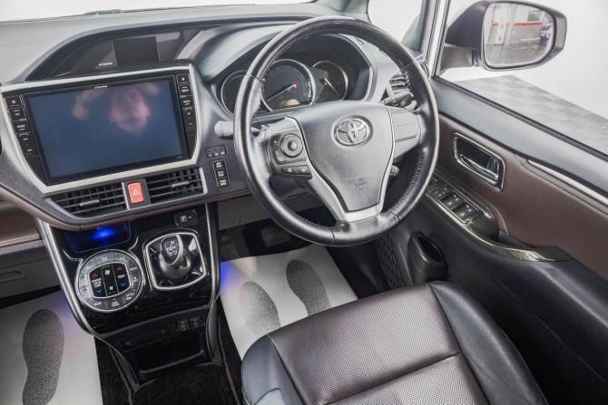Toyota Esquire I с пробегом 2015 года, цена 2 159 000 рублей, 104000 км, минивэн, Автокод Объявления