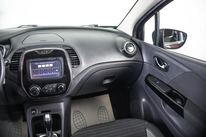Renault Kaptur I с пробегом 2018 года, цена 1 359 000 рублей, 157000 км, внедорожник, Автокод Объявления