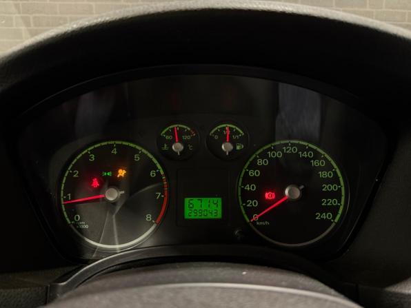 Ford Focus II с пробегом 2006 года, цена 390 000 рублей, 299042 км, седан, Автокод Объявления
