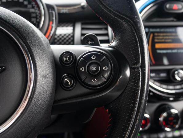 Mini Hatch III (F55/F56) Рестайлинг с пробегом 2019 года, цена 3 350 000 рублей, 50793 км, хэтчбек, Автокод Объявления