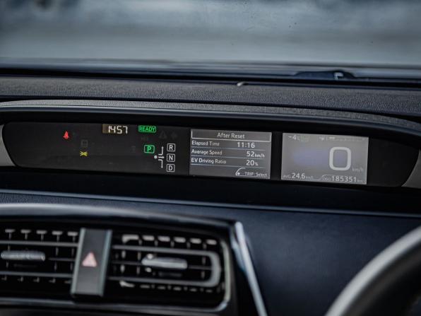 Toyota Prius IV (XW50) с пробегом 2017 года, цена 1 499 000 рублей, 185000 км, лифтбек, Автокод Объявления
