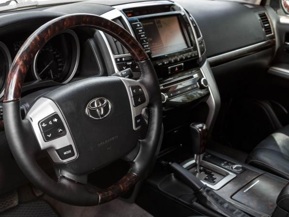 Toyota Land Cruiser 200 Series Рестайлинг 1 с пробегом 2014 года, цена 3 850 000 рублей, 179652 км, внедорожник, Автокод Объявления