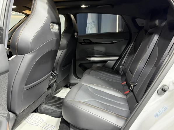 Changan UNI-V I с пробегом 2023 года, цена 2 350 000 рублей, 6312 км, лифтбек, Автокод Объявления
