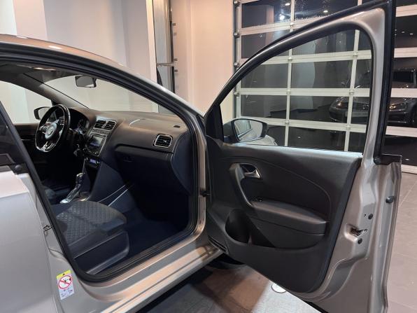 Volkswagen Polo V Рестайлинг с пробегом 2019 года, цена 1 394 000 рублей, 140790 км, седан, Автокод Объявления
