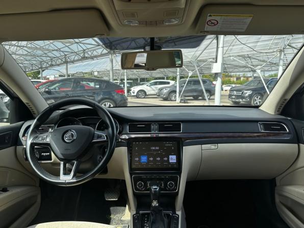 Skoda Superb II Рестайлинг с пробегом 2014 года, цена 1 356 000 рублей, 211273 км, универсал, Автокод Объявления