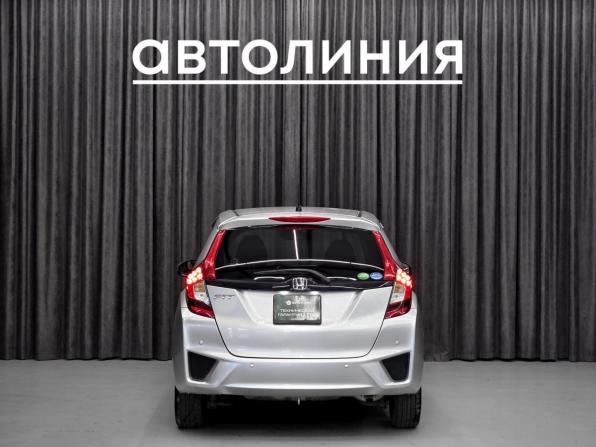 Honda Fit III с пробегом 2016 года, цена 879 000 рублей, 149600 км, хэтчбек, Автокод Объявления