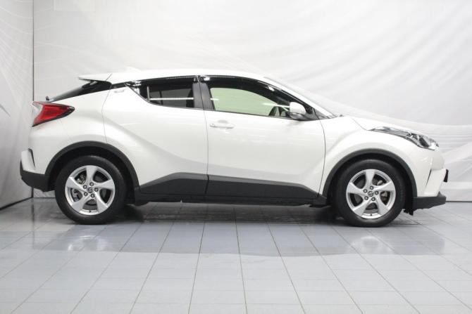 Toyota C-HR I Рестайлинг с пробегом 2019 года, цена 1 799 000 рублей, 121000 км, внедорожник, Автокод Объявления