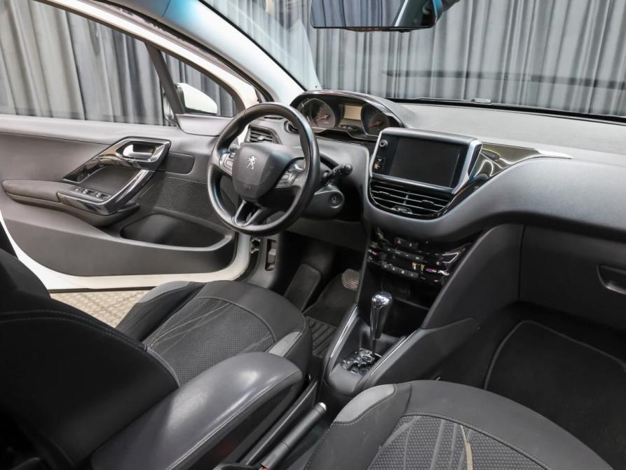 Peugeot 208 I Москва  - изображение 11