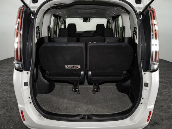 Toyota Noah III (R80) Рестайлинг с пробегом 2020 года, цена 2 170 300 рублей, 150748 км, минивэн, Автокод Объявления