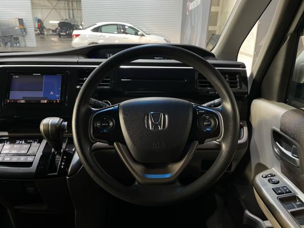 Honda Stepwgn V с пробегом 2015 года, цена 1 720 000 рублей, 91386 км, минивэн, Автокод Объявления