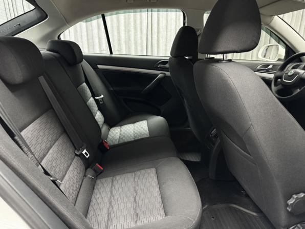 Skoda Octavia II (A5) Рестайлинг с пробегом 2012 года, цена 900 000 рублей, 239983 км, лифтбек, Автокод Объявления