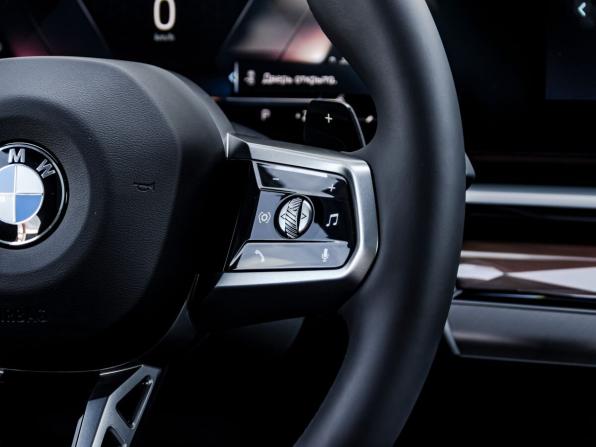 BMW 5 серии VIII (G60/G61/G68) с пробегом 2025 года, цена 8 490 000 рублей, 18 км, седан, Автокод Объявления