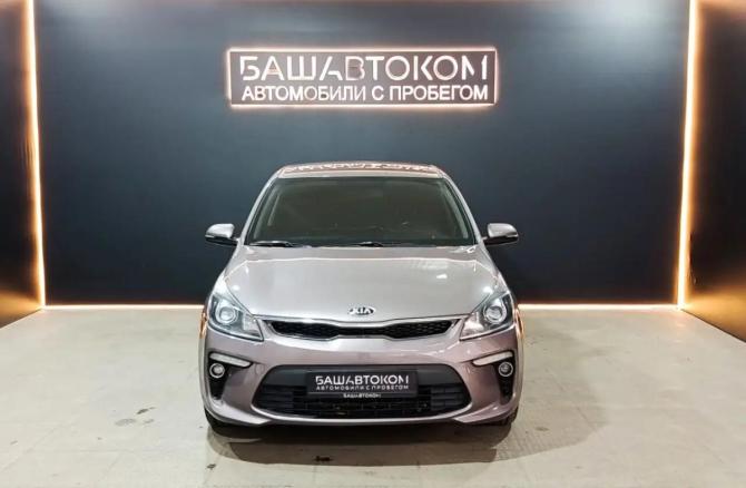 Kia Rio IV с пробегом 2018 года, цена 1 350 000 рублей, 139900 км, седан, Автокод Объявления
