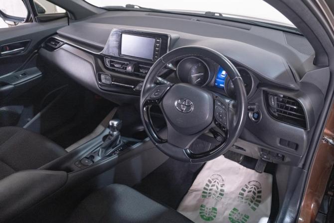 Toyota C-HR I Рестайлинг с пробегом 2019 года, цена 1 929 000 рублей, 42500 км, внедорожник, Автокод Объявления