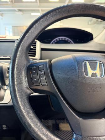 Honda Freed I Рестайлинг с пробегом 2012 года, цена 1 219 000 рублей, 176750 км, компактвэн, Автокод Объявления