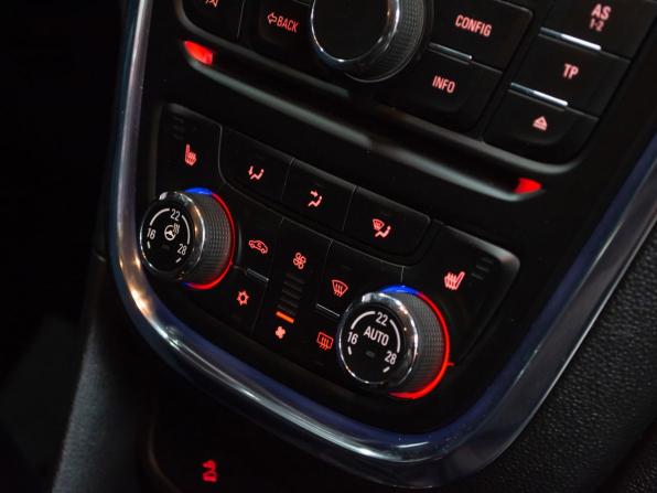 Opel Mokka I с пробегом 2013 года, цена 949 000 рублей, 179296 км, внедорожник, Автокод Объявления