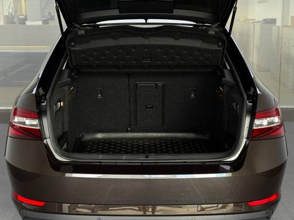 Skoda Superb III с пробегом 2017 года, цена 2 300 000 рублей, 77672 км, лифтбек, Автокод Объявления