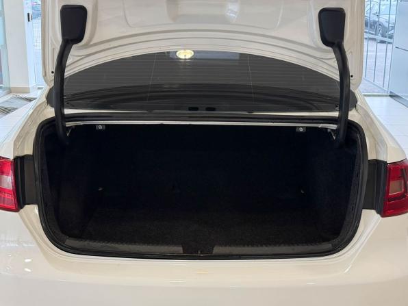 Volkswagen Jetta VI с пробегом 2013 года, цена 915 000 рублей, 237602 км, седан, Автокод Объявления